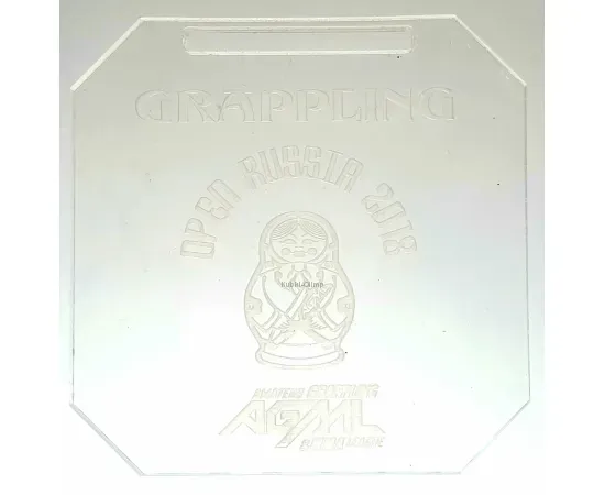 Персонализированная медаль из прозрачного акрила квадратная с гравировкой в интернет-магазине kubki-olimp.ru и cup-olimp.ru Фото 0